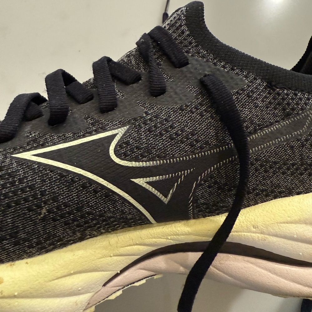 Mizuno Women's Black and Cream Athletic Shoes